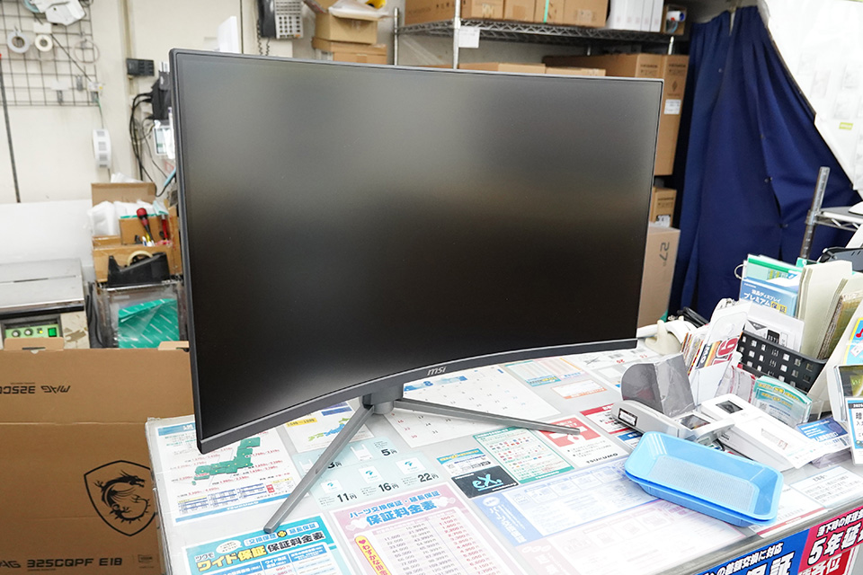 180Hz/RAPID VAパネル採用の31.5型湾曲WQHDゲーミングモニター「MAG