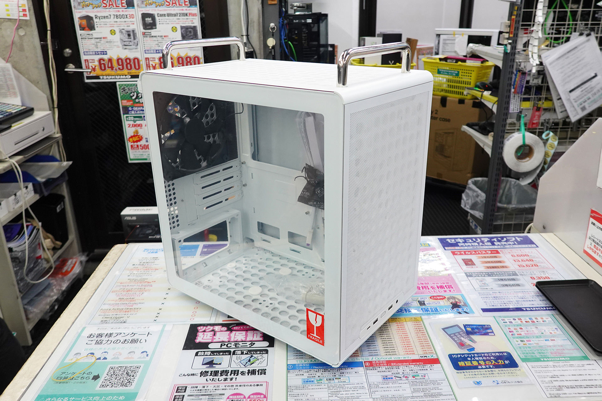 「QUBE 340」のホワイトモデル