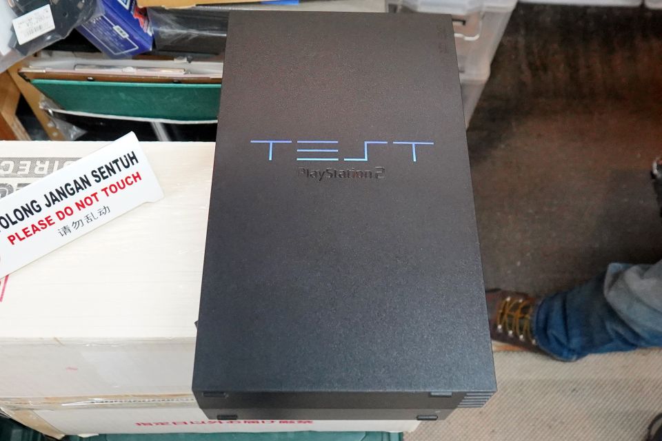 PS2のゲーム開発用デバッグ機「DTL-H10000」が178,000円、PS1のゲーム