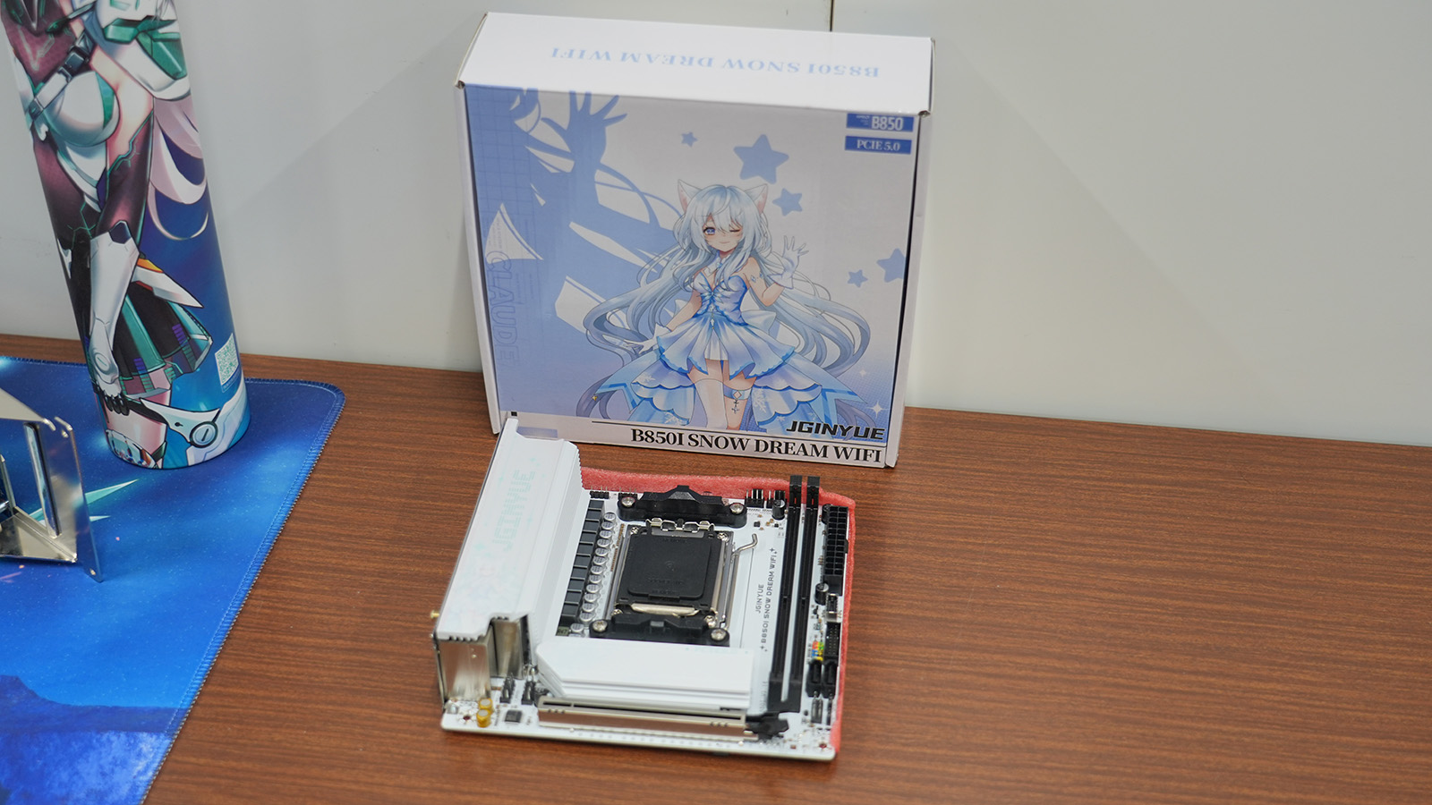 日本では発売されていないJGINYUEの白いマザーボード