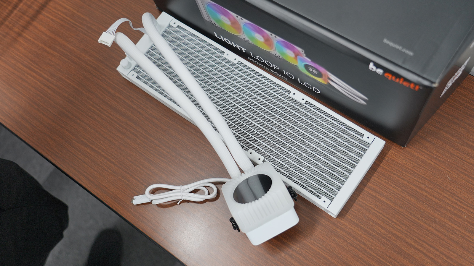 LIGHT LOOP IO LCE 360mmのホワイトモデル