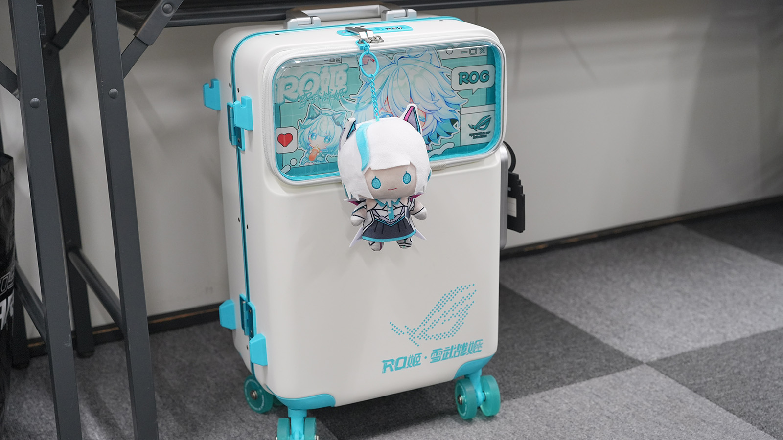 中国限定のROGのスーツケース