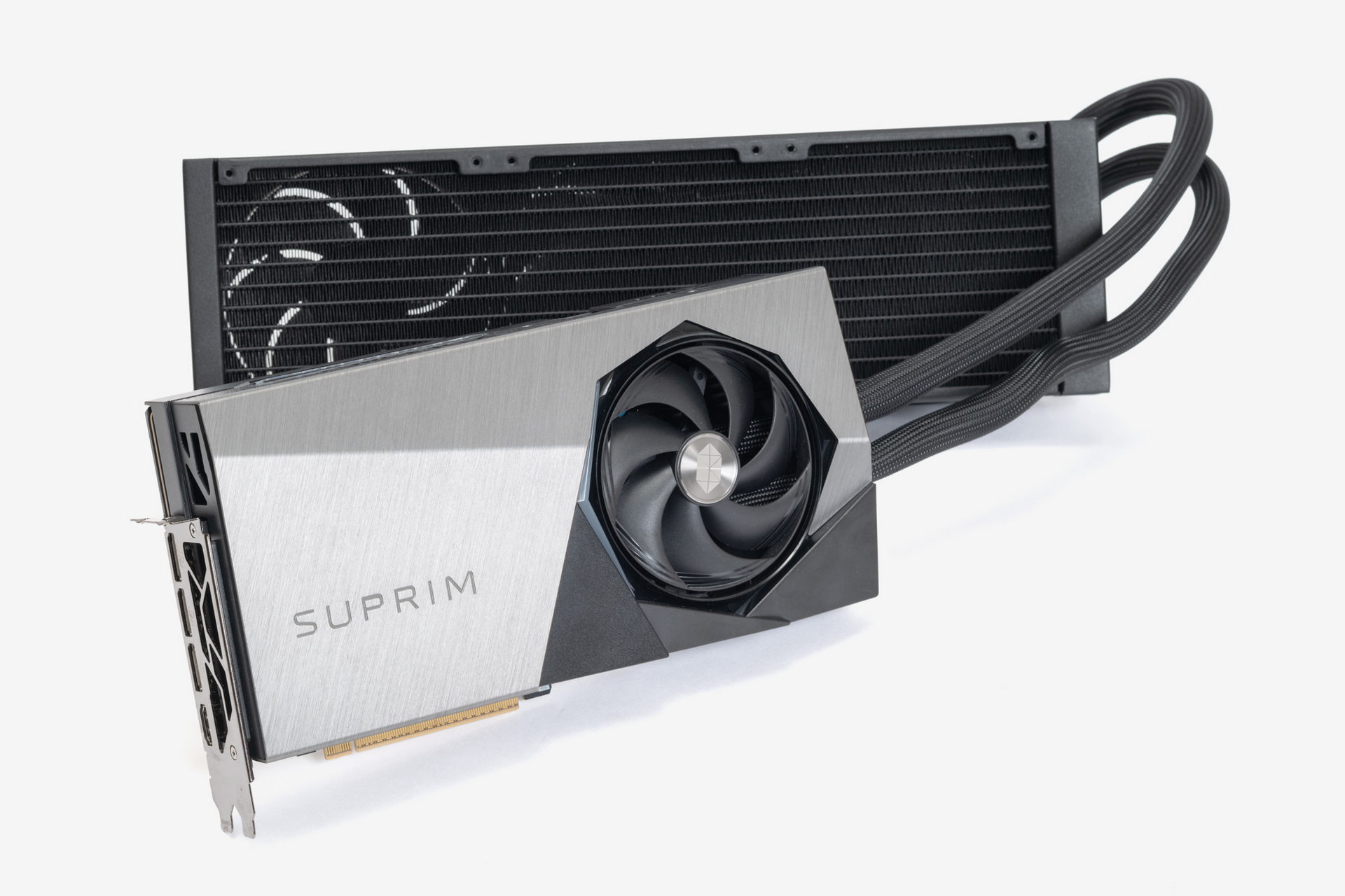 ビデオカードは現役最強GPUを水冷クーラーで冷やす「GeForce RTX 5090 32G SUPRIM LIQUID SOC」を組み込んだ