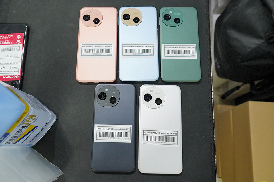 5G対応の6.1インチスマホ「AQUOS sense9」が33,000円！秋葉原で中古品