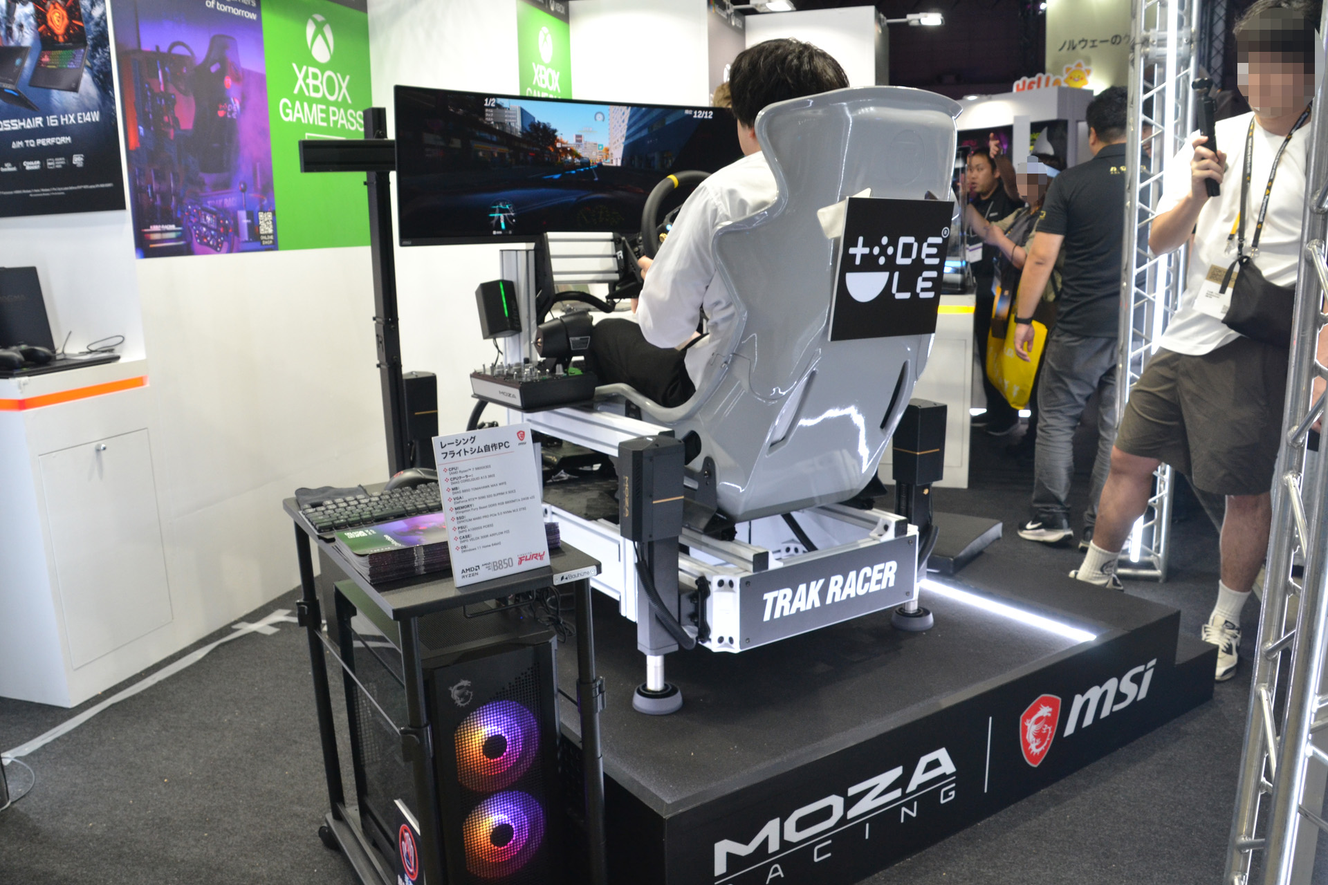 大がかりな装置でPCゲームを体験できるコーナーも見られた（写真はMSIブース）