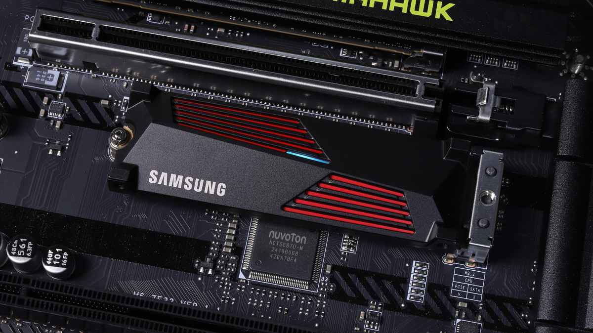 LED搭載の990 PRO with Heatsink SSD