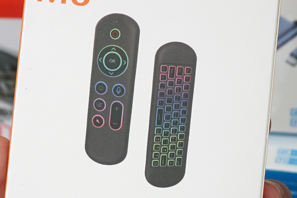 キーボード付きの空中マウスが2,000円、Bluetooth/2.4GHz無線対応