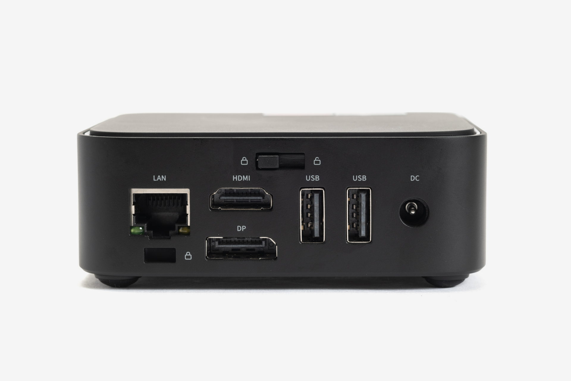 背面にはUSB 2.0 Type-A×2、DisplayPort、HDMI、Gigabit Ethernet、物理セキュリティ対策のケンジントンロック用ホールを装備