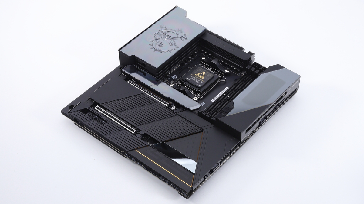 MSI MEG X870E GODLIKE MAX。Ryzen 9 9950X3D2 Dual Editionのフルパワーを引き出せるハイエンドマザーボードだ