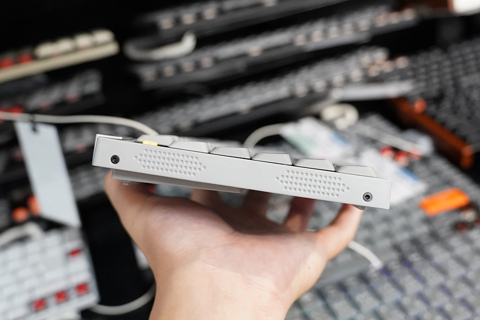 Keychronの薄型ワイヤレス75%キーボード「Keychron J9」が入荷、日本語