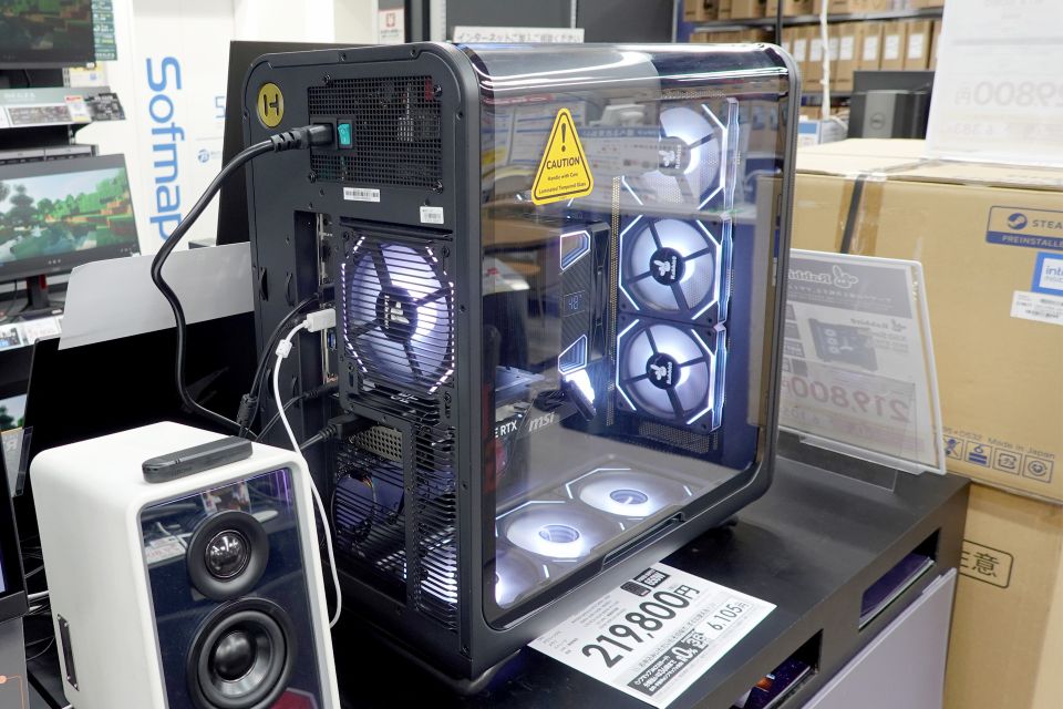 HYTEの曲面ガラスケースを採用したRabbit0 StudioゲーミングPC