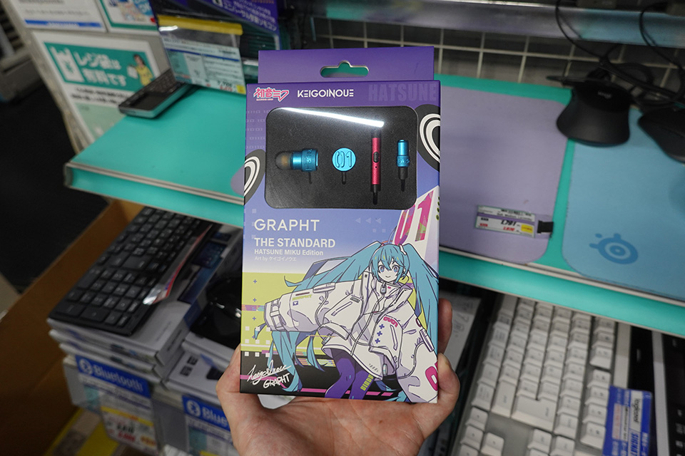 ボーカロイド音源などに最適化した初音ミク×GRAPHTコラボのイヤホンに