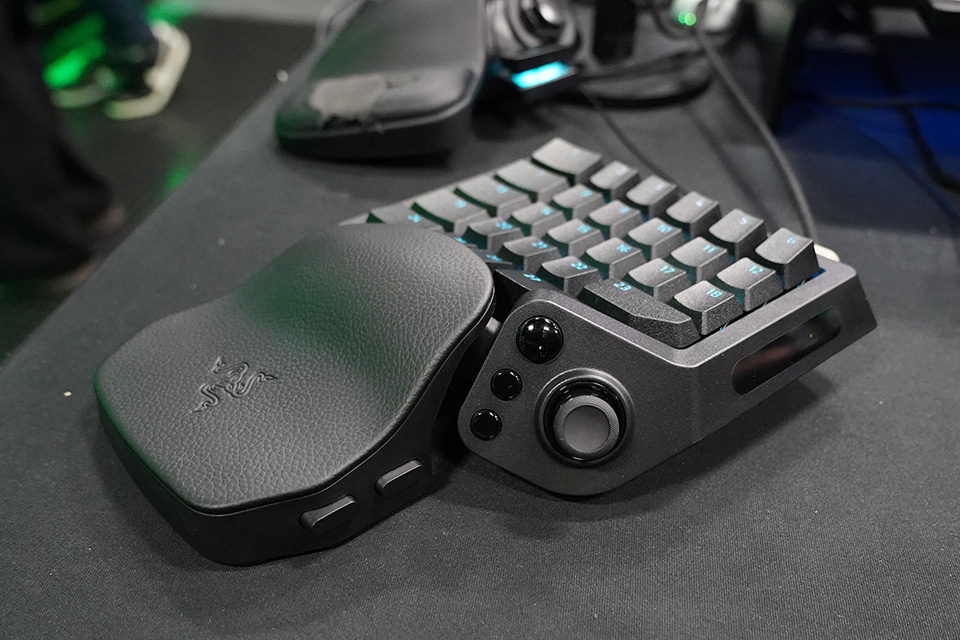 MMO/FPS向けゲーミングキーパッド「Razer Tartarus V2 Pro」の実機展示