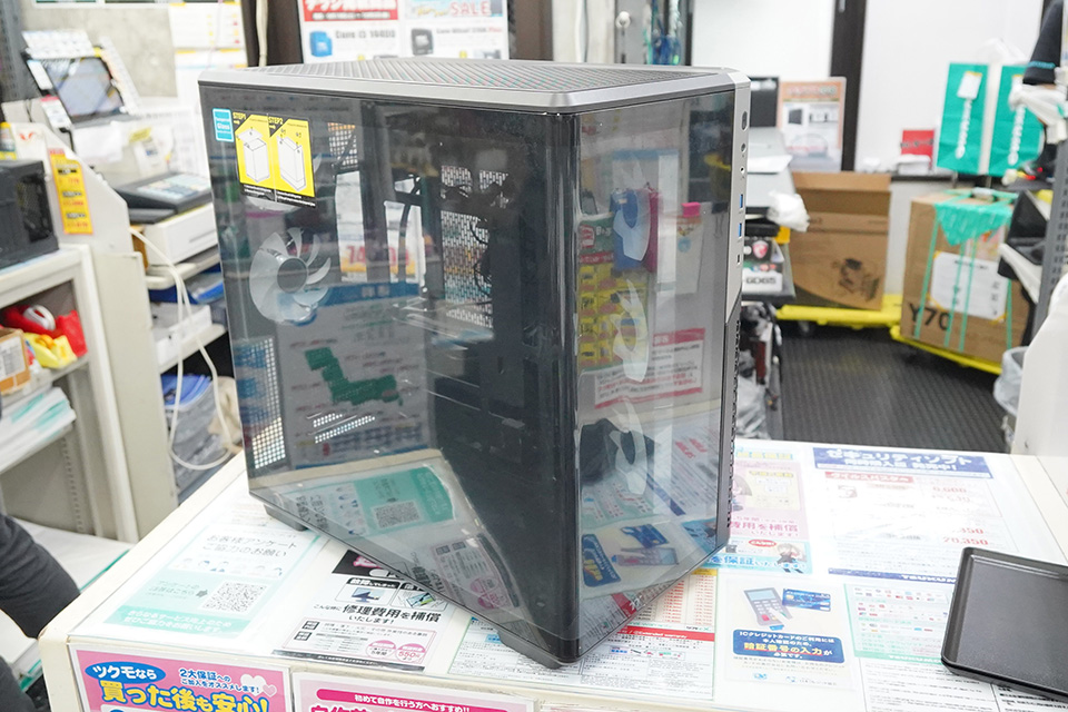 Thermaltakeの曲面強化ガラス/デュアルチャンバーケース「View 590 TG