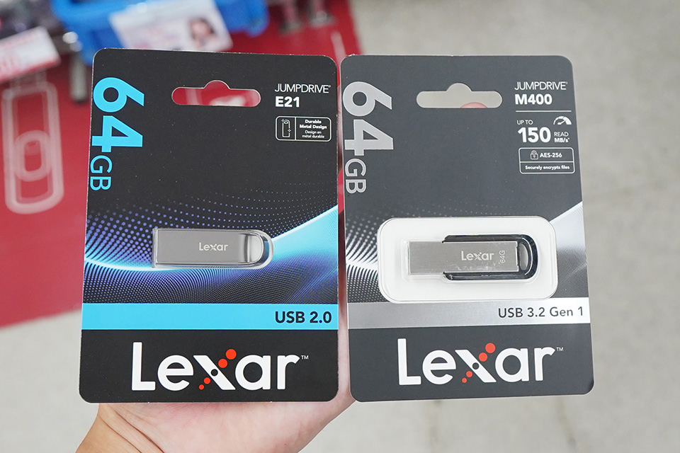 LexarのUSBフラッシュメモリ「JumpDrive M400」「JumpDrive E21」が