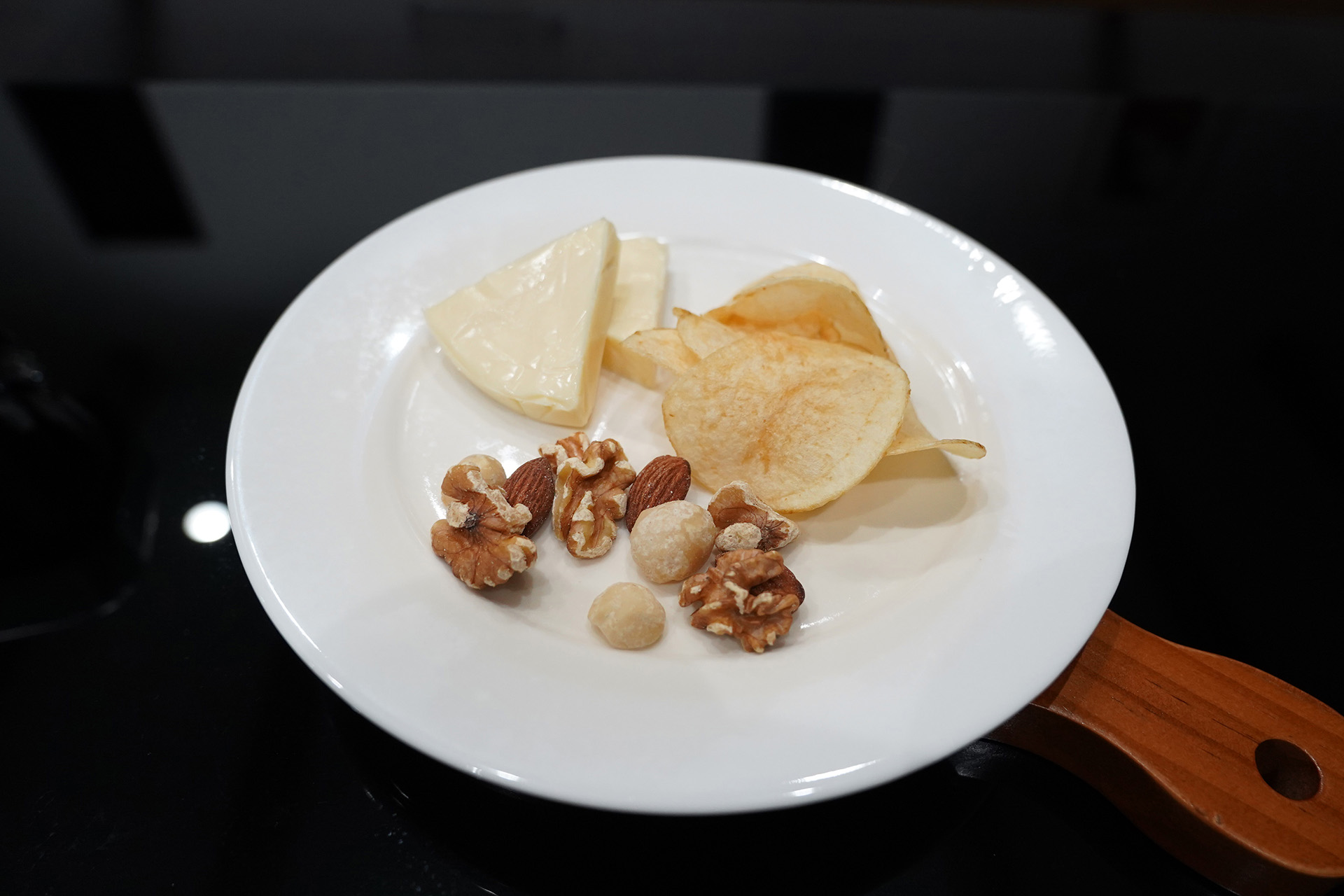 調理した食材の中でチーズは特にしっかりとした燻香を感じられた。