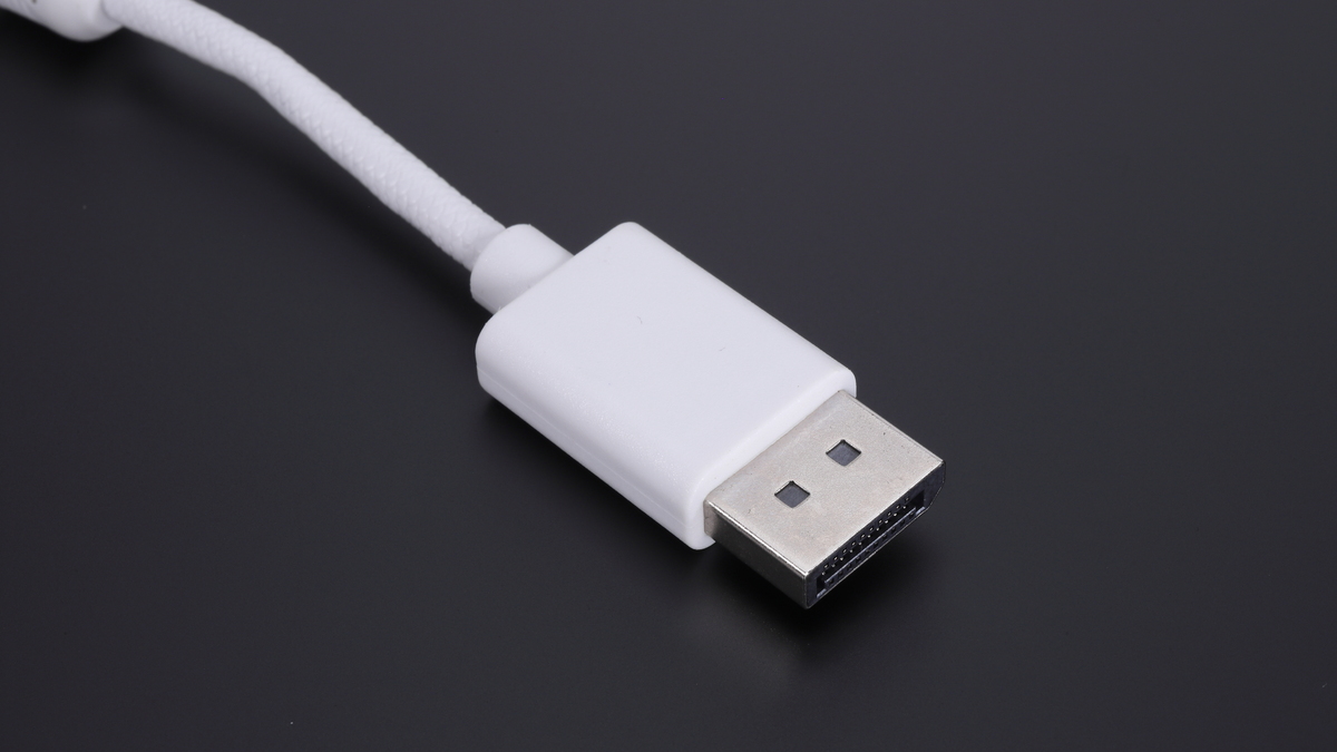 直付けされているDisplayPortケーブル。ビデオカードやマザーボードの映像出力端子から映像を入力できる