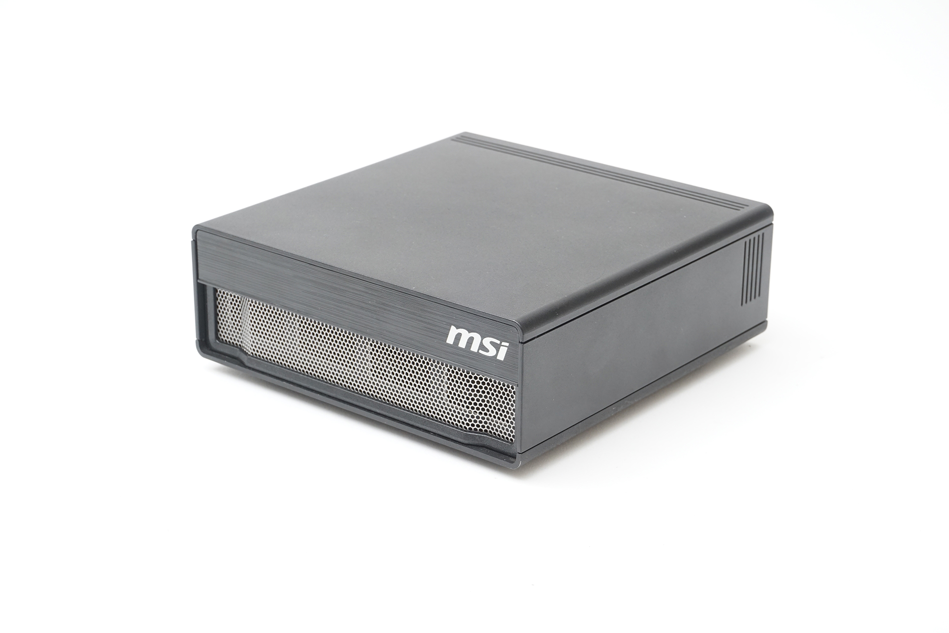 DGX Sparkプラットフォームを採用するMSIの「EdgeXpert」。SSD 4TBモデルの実売価格は100万円前後