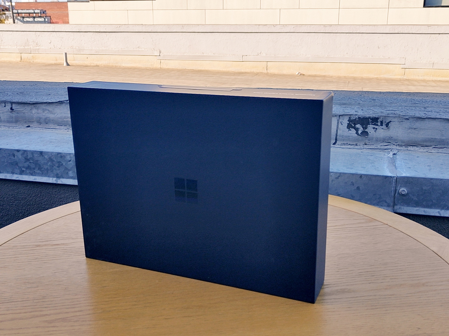 Windowsロゴだけのシンプルなパッケージ