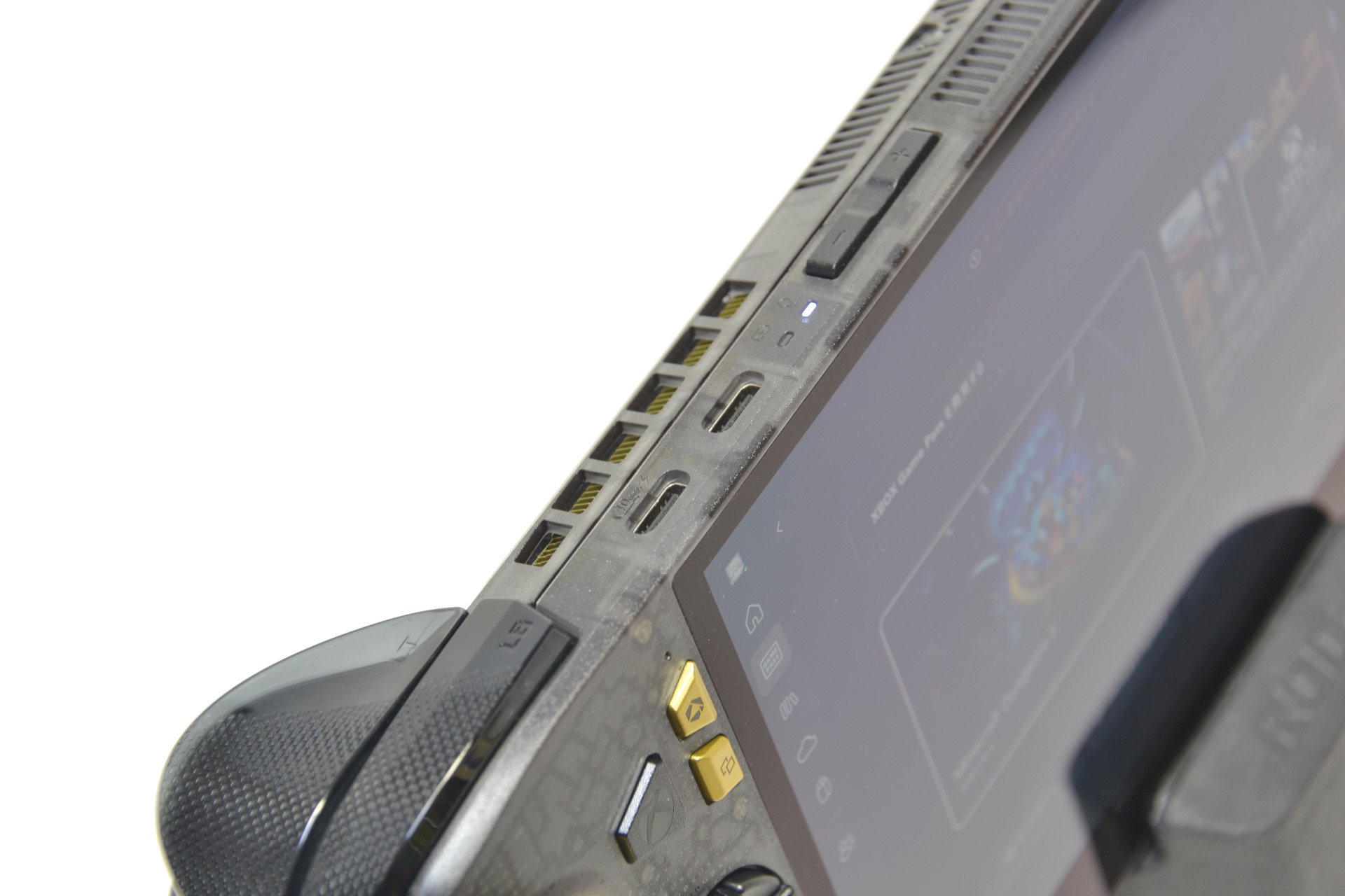 「ROG XBOX Ally X20」の上部左側に、2つのUSB Type-C端子がある