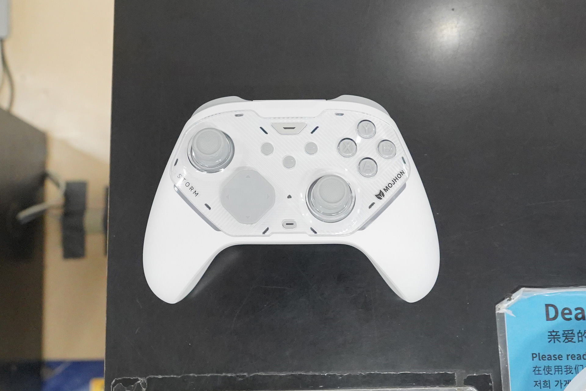 「STORM White」
