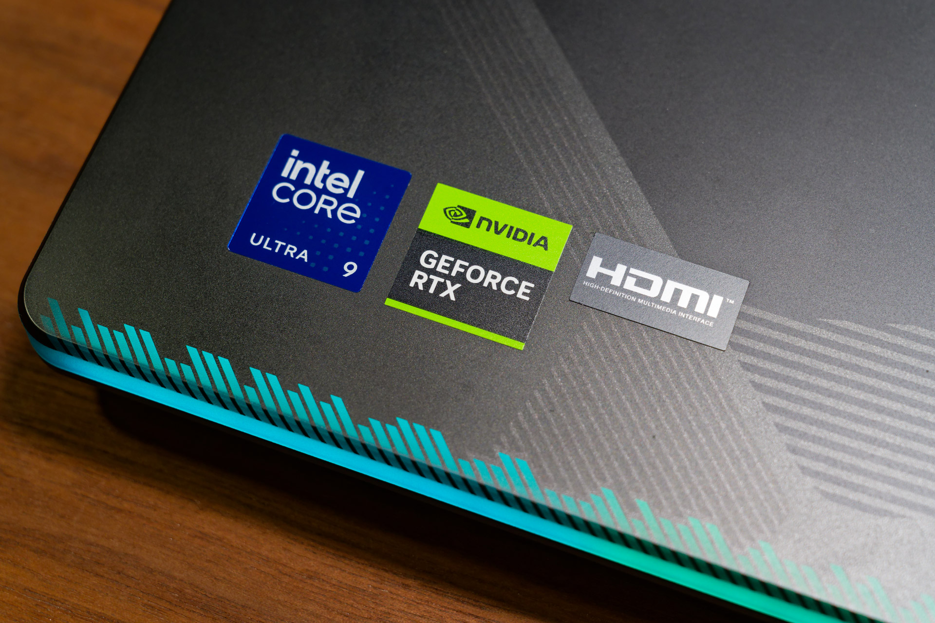 Core Ultra 9 275HXとGeForce RTX 5090 Laptop GPUを搭載