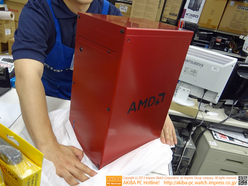 AMDロゴ入りモデル