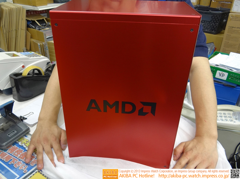 AMDロゴ入りモデル