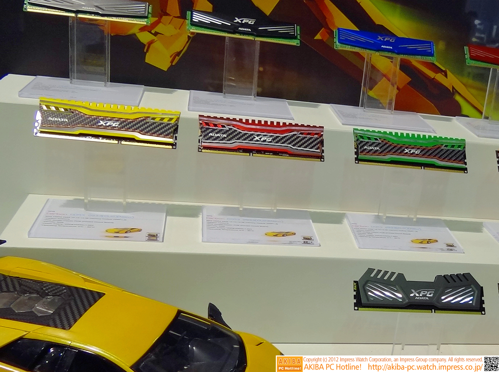 第三四半期に発売されるゲーミングDIMM「Carbon」シリーズ。カーボンシートを貼った外見が特徴。展示されていたカラーは3色。「要望が多いカラーがあればカスタム生産もできる」（同社）とか