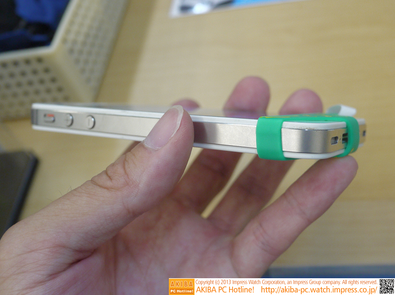 ずらせばLightningコネクタも利用可能