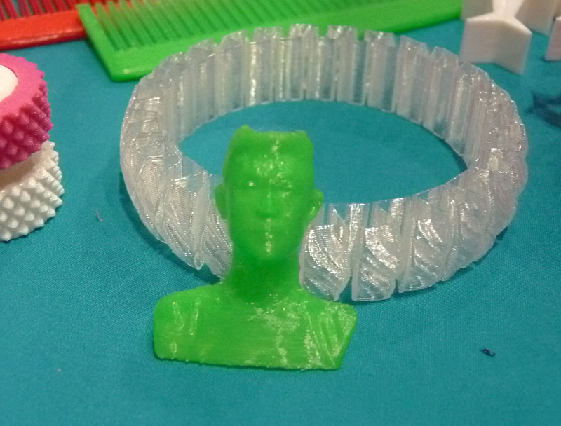 実際の3Dプリンタ出力物（「Replicator2X」での出力）
