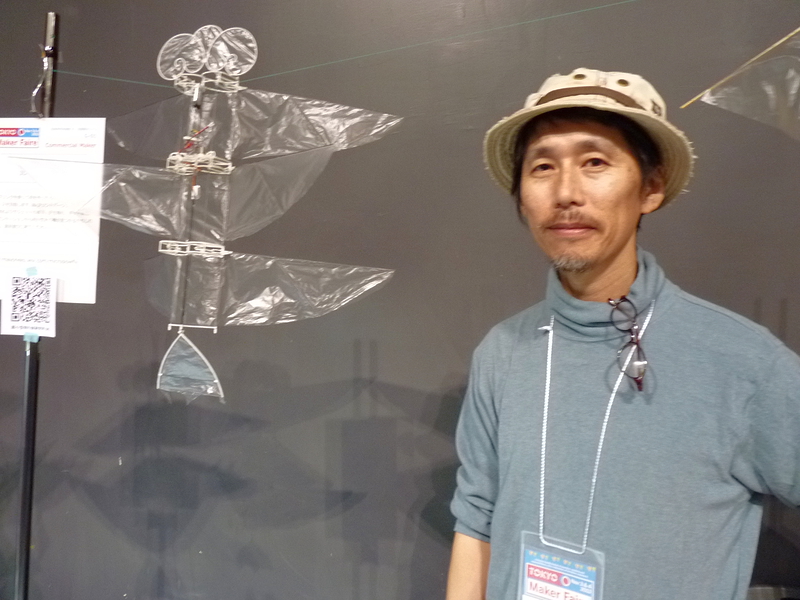 「超小型飛行体研究所」宗像俊龍氏。こういった飛行機の設計や玩具メーカーのコンサルティングを生業としている、生粋の「Maker」だ