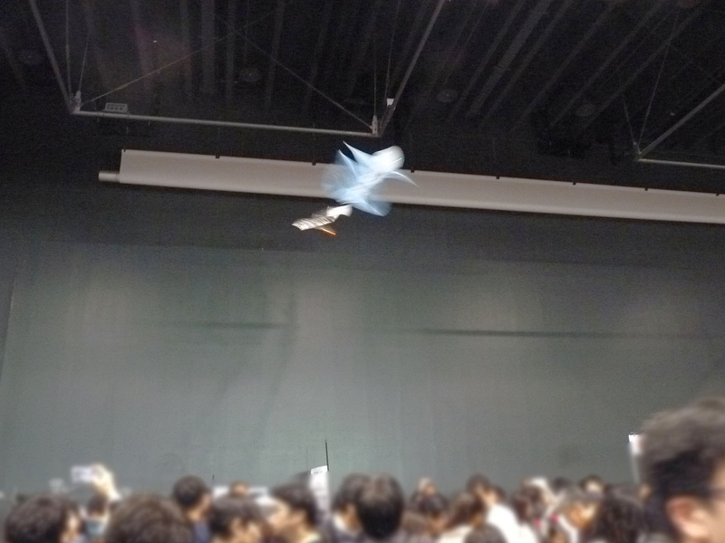 飛行中。思わずカメラを向ける人多数