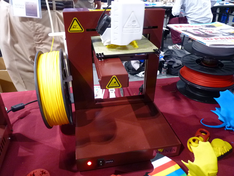 「AFINIA」近影。一見すると無骨な見た目だが、出力物の積層ピッチは0.15mm –0.40mmと、非常に精密