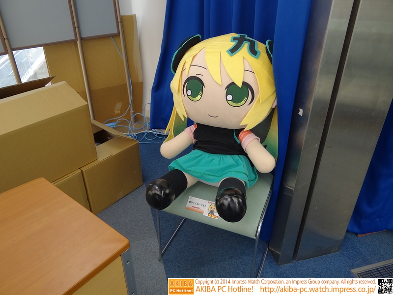 「超びっぐぬいぐるみ」。人の椅子に座れる大きさ