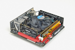 小型マザーボード最新事情 ～Mini-ITXマザー4製品の使い勝手を