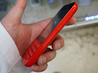 赤いBlackBerry製スマホの中古品が入荷 （取材中に見つけた○○なもの