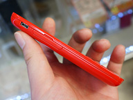 赤いBlackBerry製スマホの中古品が入荷 （取材中に見つけた○○なもの