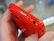 赤いBlackBerry製スマホの中古品が入荷 （取材中に見つけた○○なもの