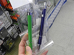 Apple公式の文房具が直輸入、12,000円のノートなど （取材中に見つけた