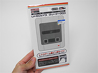 初代ファミコン柄」の液晶クリーナーが販売中、サイズも実寸大 （取材