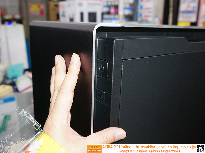 電源ボタン(左側)