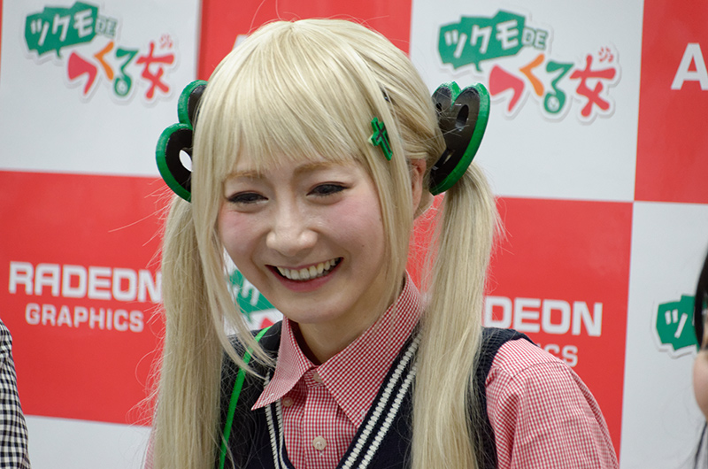 髪飾りは以前の企画で紹介した3Dプリンターを使って作ったもの