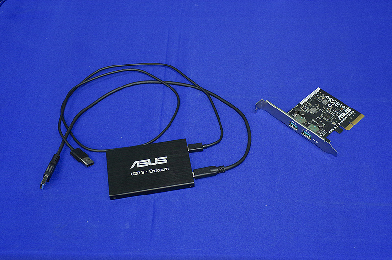 速度テスト用のSSD(左)とマザーボード付属のUSB 3.1拡張カード(右)