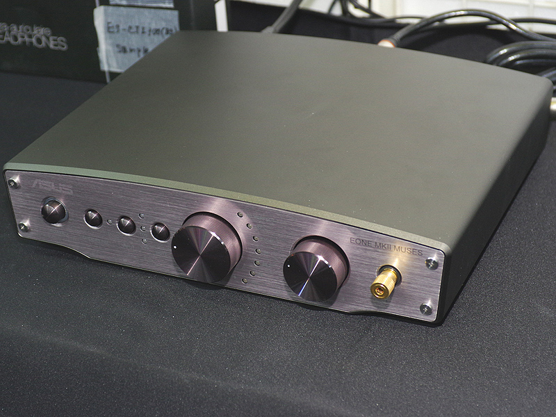 Essence One MKII。2.8MHzまでのDSDに対応し、旧機種からカラーや表面仕上げなどに高級感をもたせている