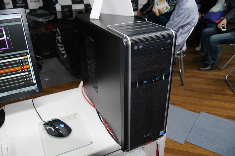 こちらが、今回プロジェクションマッピングのデモに利用されたPC