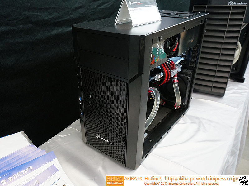 microATXケース「KL06」に水冷キットを組み込んだPC