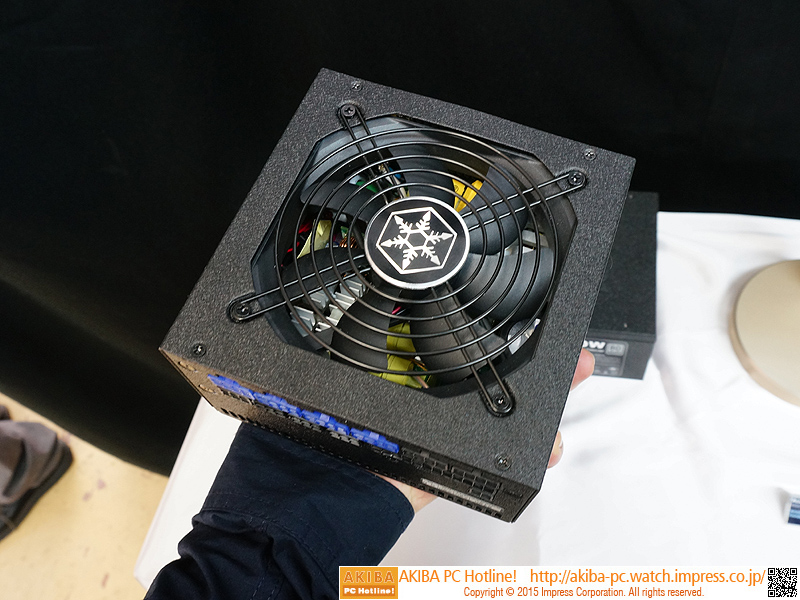 80PLUS TITANIUM認証を取得した「SST-ST80F-TI」。