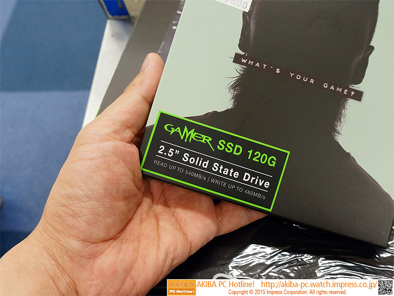 SSDは2.5インチタイプで、容量は120GB