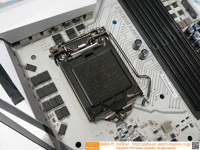 CPUソケットにはLGA115Xの文字